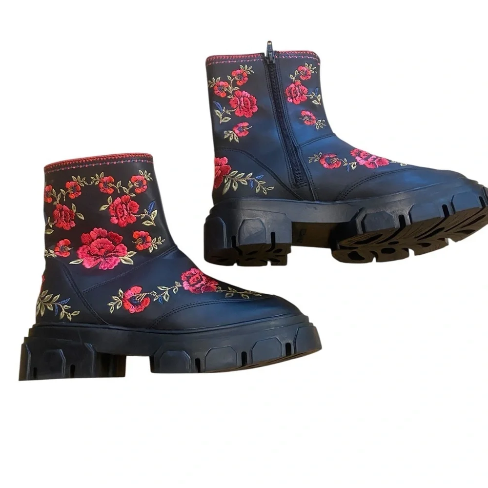 Farm Rio Women’s Floral Ankle Boots Size 7.5